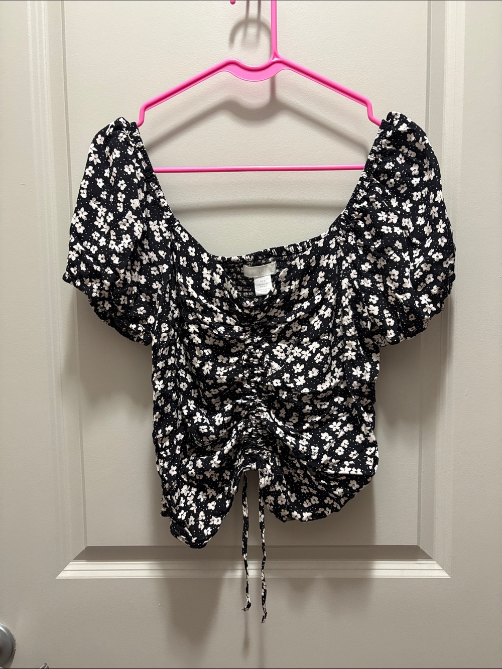 H&M Black and White Floral Ruched Puff-Sleeve Crop Top
